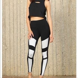 Alo Yoga Moto Legging